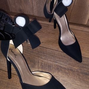 Black bow heels